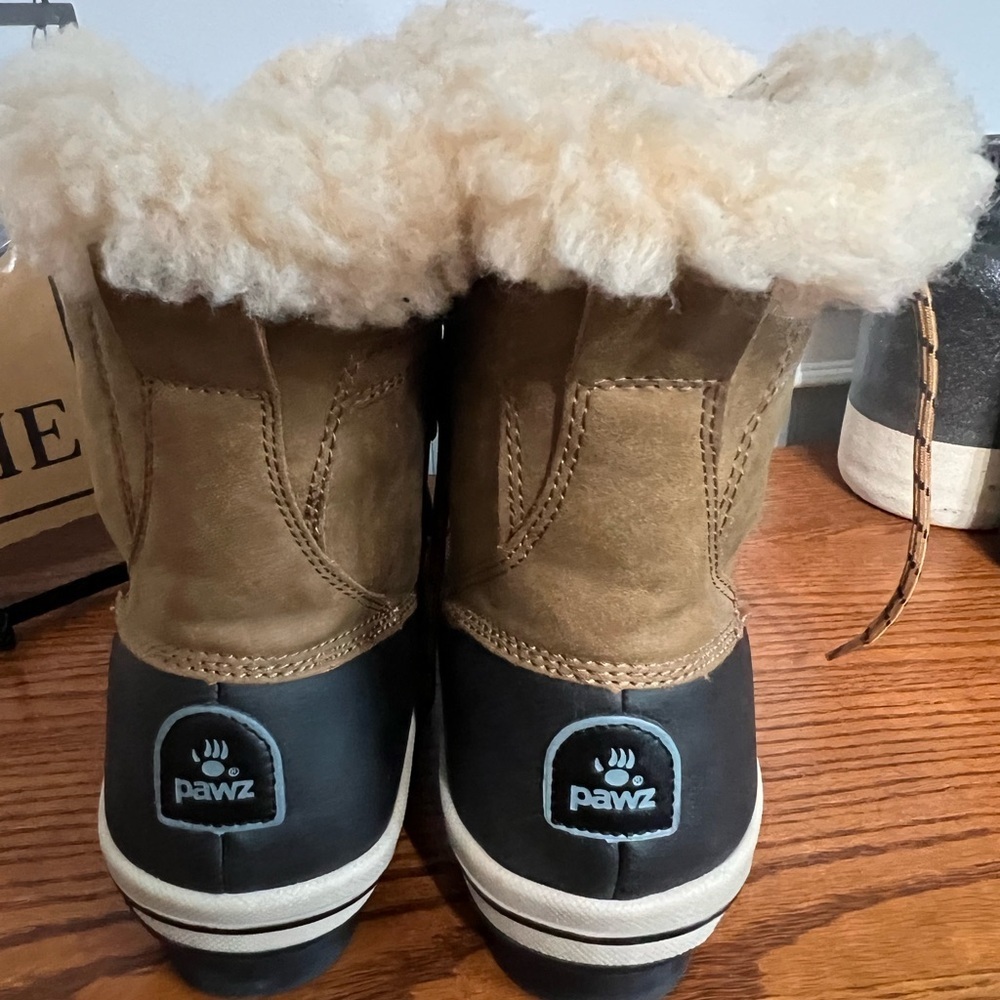 PAWZ -Women's Ginnie Boots Women’s Snowboots. NWOT - Picture 4 of 7
